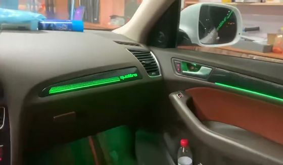 Luci ambientali RGB Modello di stampo + stampo di sella (grano di legno o fibra di carbonio) per Audi Q5 (2010-2018)