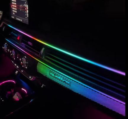 Luci ambientali Streamer dinamico Perfetto controllo centrale+ Set di sette pezzi ((Intagliatura in radio) per Audi A4 (2017-2023)