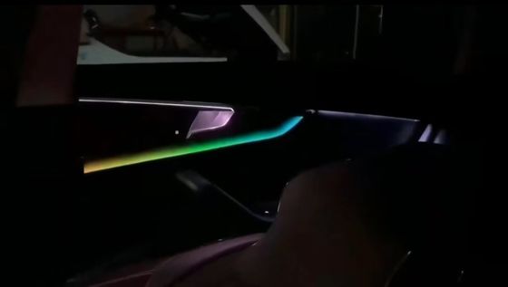 Luci ambientali Streamer dinamico Perfetto controllo centrale+ Set di sette pezzi ((Intagliatura in radio) per Audi A4 (2017-2023)