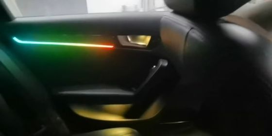 Illuminazione ambientale in fibra di carbonio RGB o legno di cenere (modus design) per Audi A4 (2009-2016)