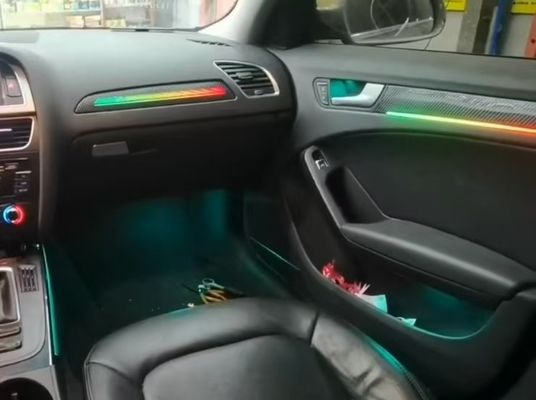 Illuminazione ambientale in fibra di carbonio RGB o legno di cenere (modus design) per Audi A4 (2009-2016)